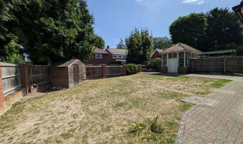 College Road, Epsom, KT17, photo 2