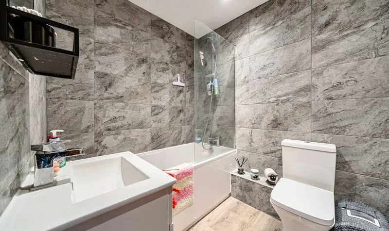 College Road, Epsom, KT17, photo 5