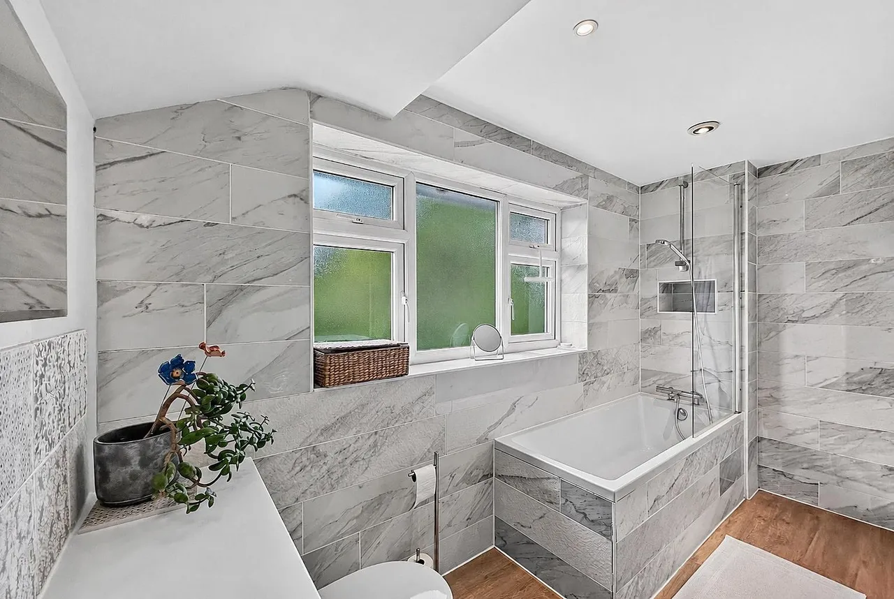 Woburn Drive, Hale, Cheshire WA15 8LZ, photo 25
