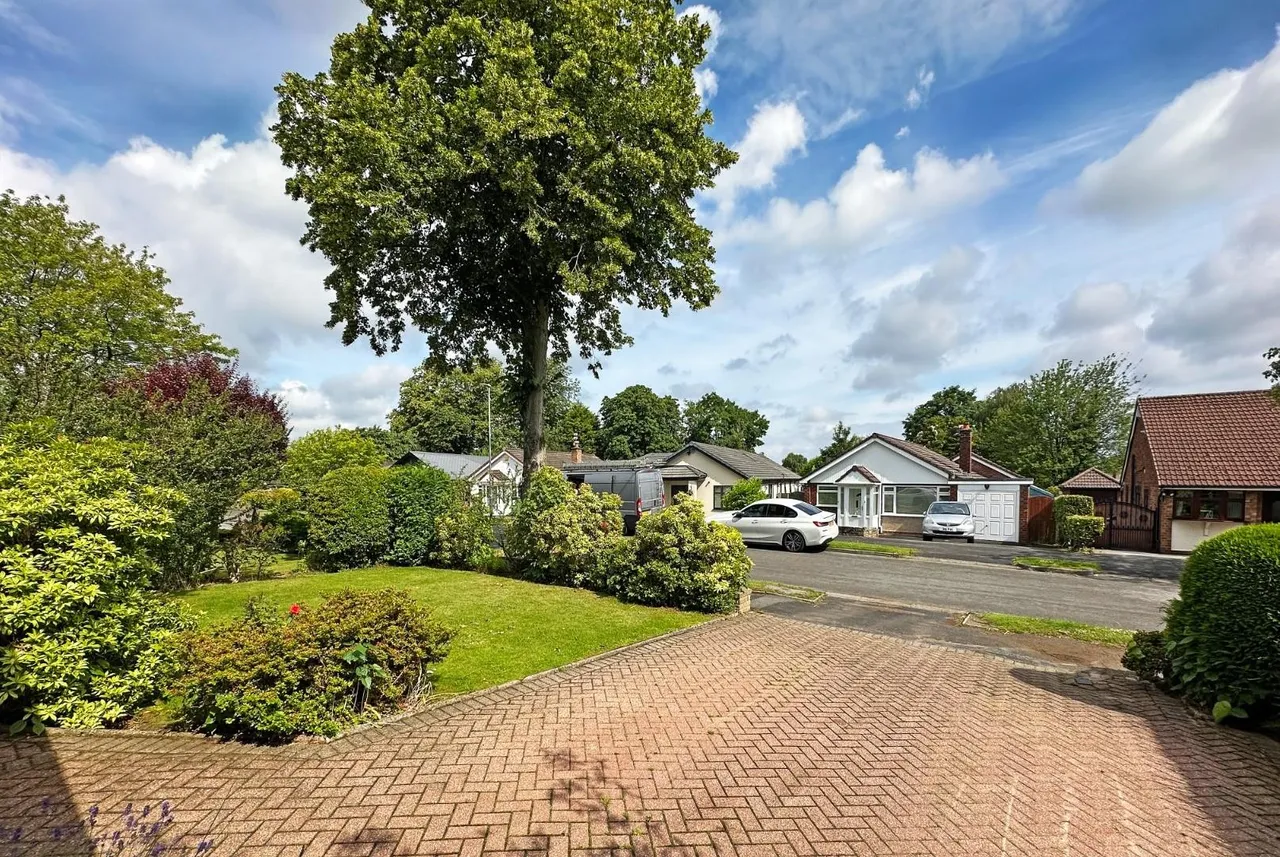 Woburn Drive, Hale, Cheshire WA15 8LZ, photo 30