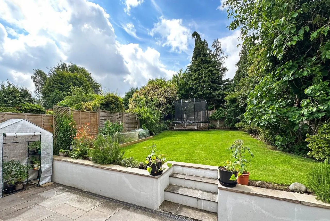 Woburn Drive, Hale, Cheshire WA15 8LZ, photo 10