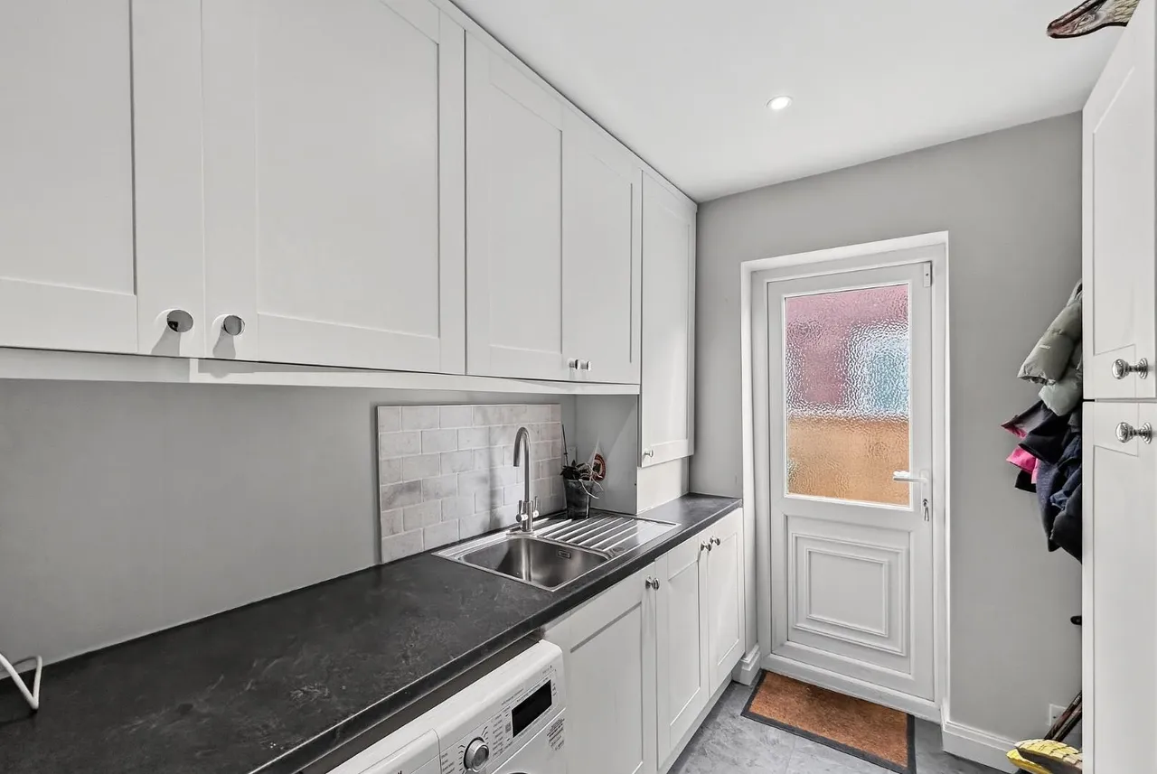Woburn Drive, Hale, Cheshire WA15 8LZ, photo 17
