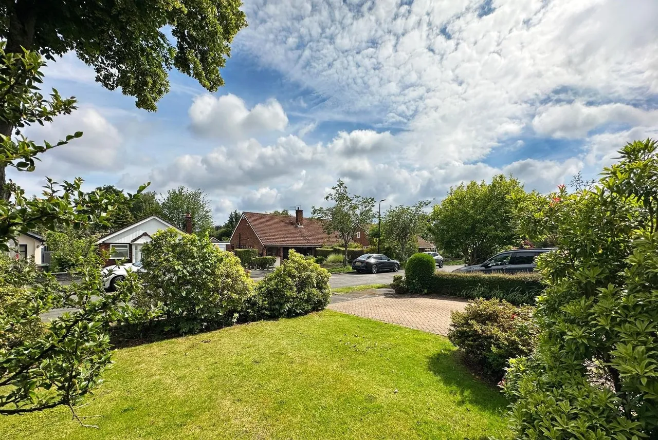 Woburn Drive, Hale, Cheshire WA15 8LZ, photo 31