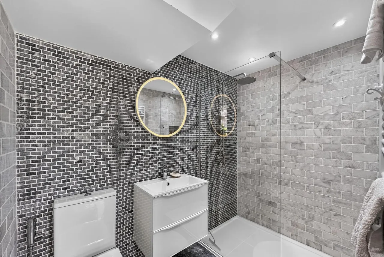 Woburn Drive, Hale, Cheshire WA15 8LZ, photo 9