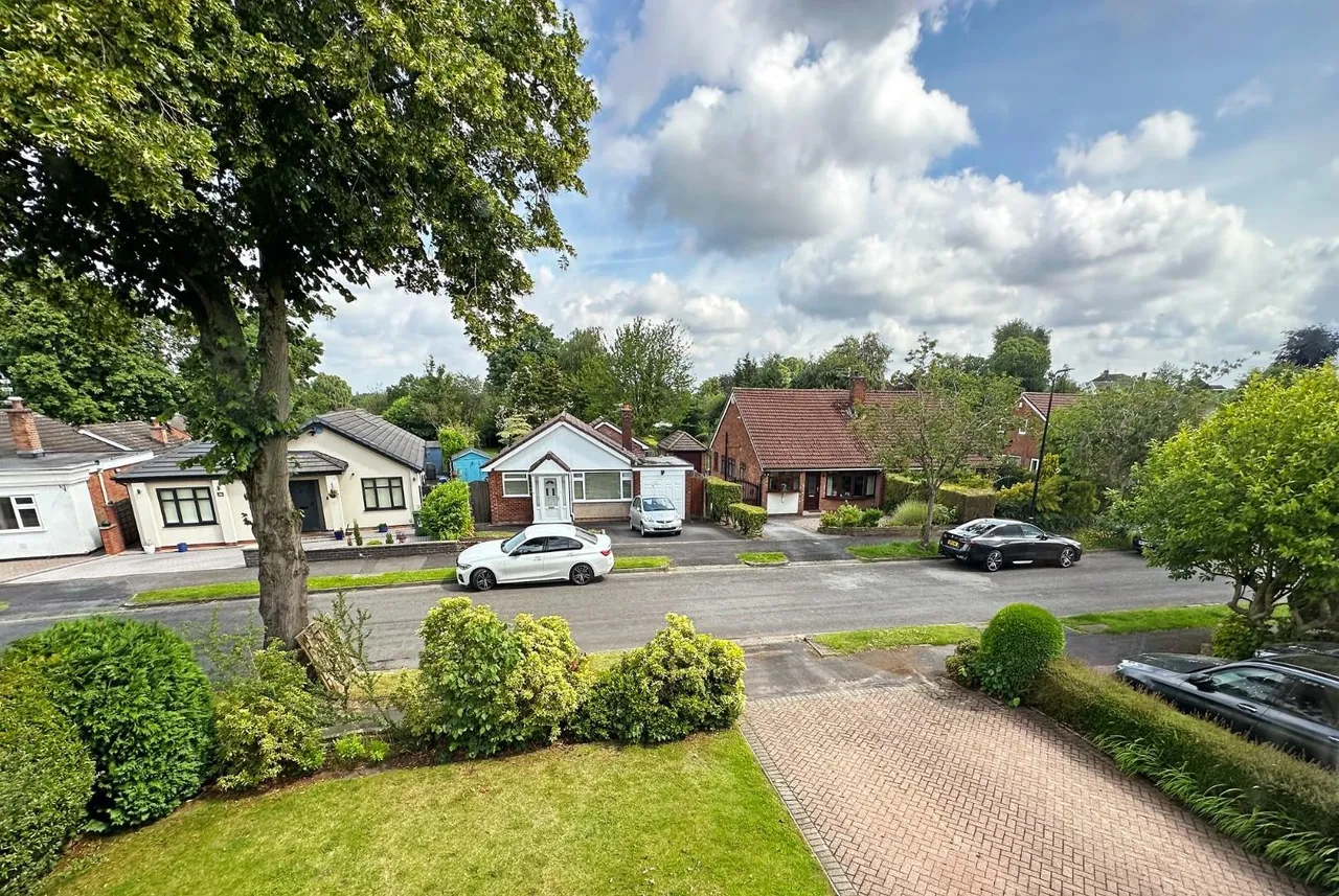 Woburn Drive, Hale, Cheshire WA15 8LZ, photo 29
