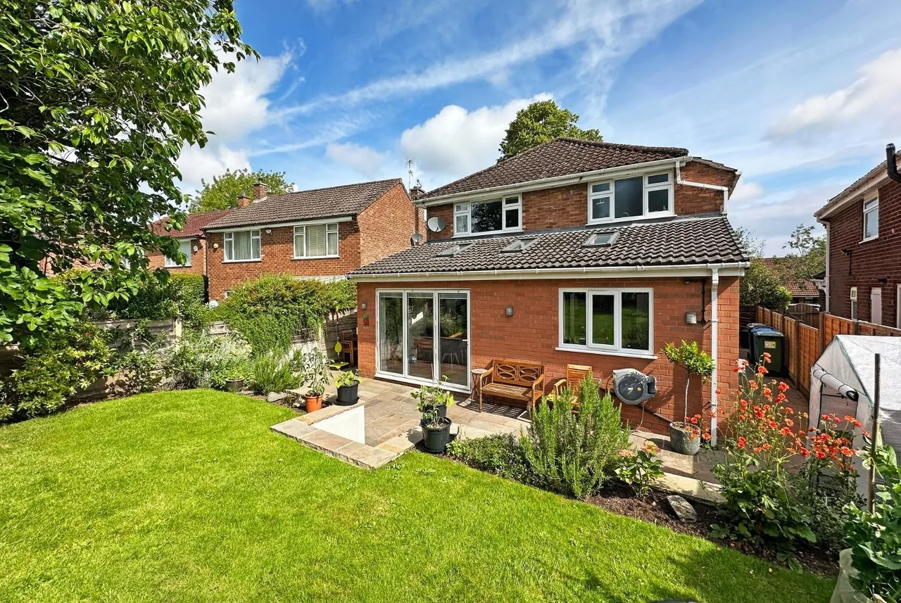 Woburn Drive, Hale, Cheshire WA15 8LZ, photo 11