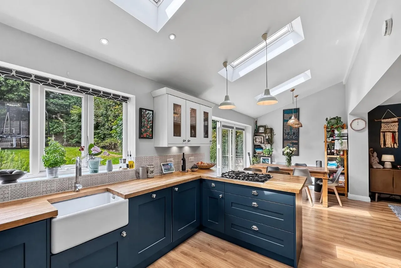 Woburn Drive, Hale, Cheshire WA15 8LZ, photo 4