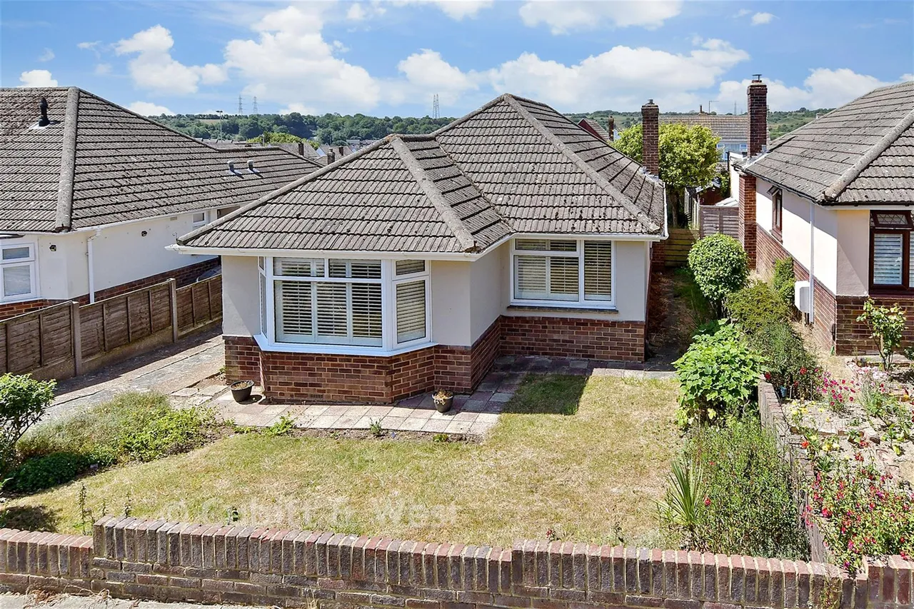 3 bed house for sale, Graham Crescent, Portslade, BN41