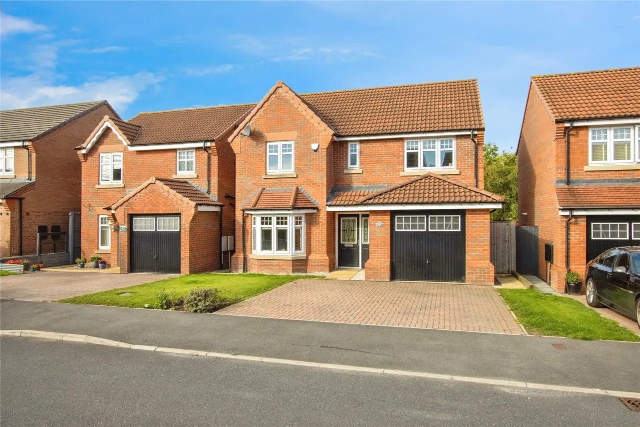 4 bed house for sale — Rosewood Drive, Dewsbury, West Yorkshire, WF12