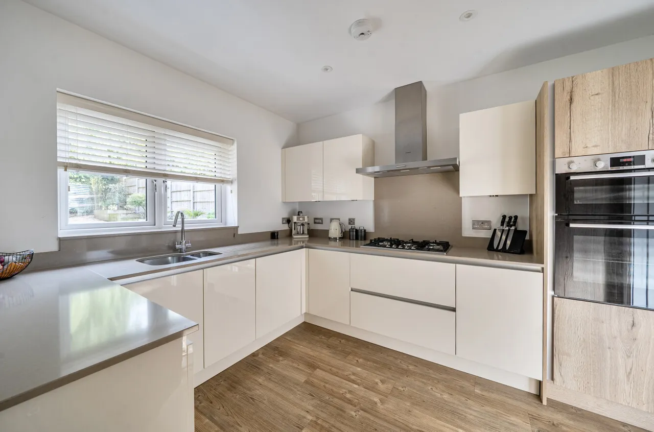 Chilloway Close, Crondall, Farnham, Hampshire, GU10 5SB, photo 6