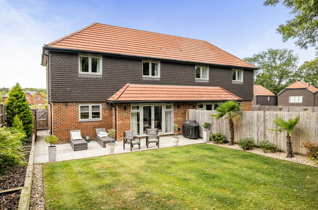 Chilloway Close, Crondall, Farnham, Hampshire, GU10 5SB, photo 18
