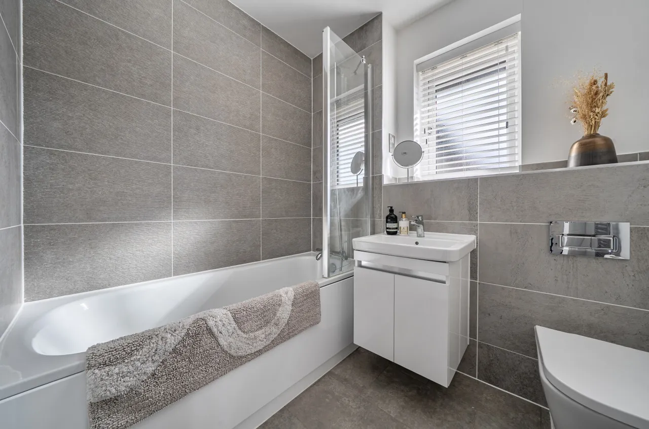 Chilloway Close, Crondall, Farnham, Hampshire, GU10 5SB, photo 10