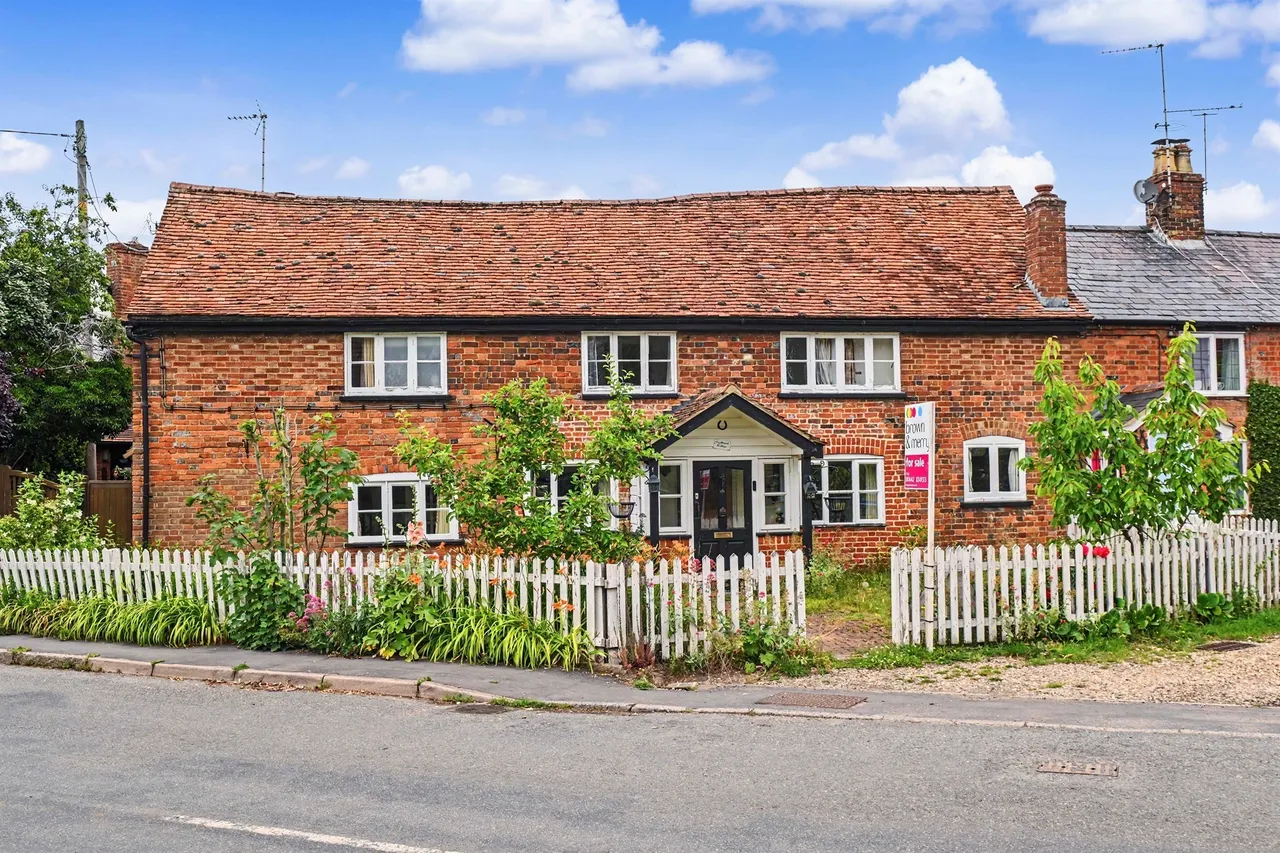 5 bed house for sale — Station Road, Long Marston, Tring