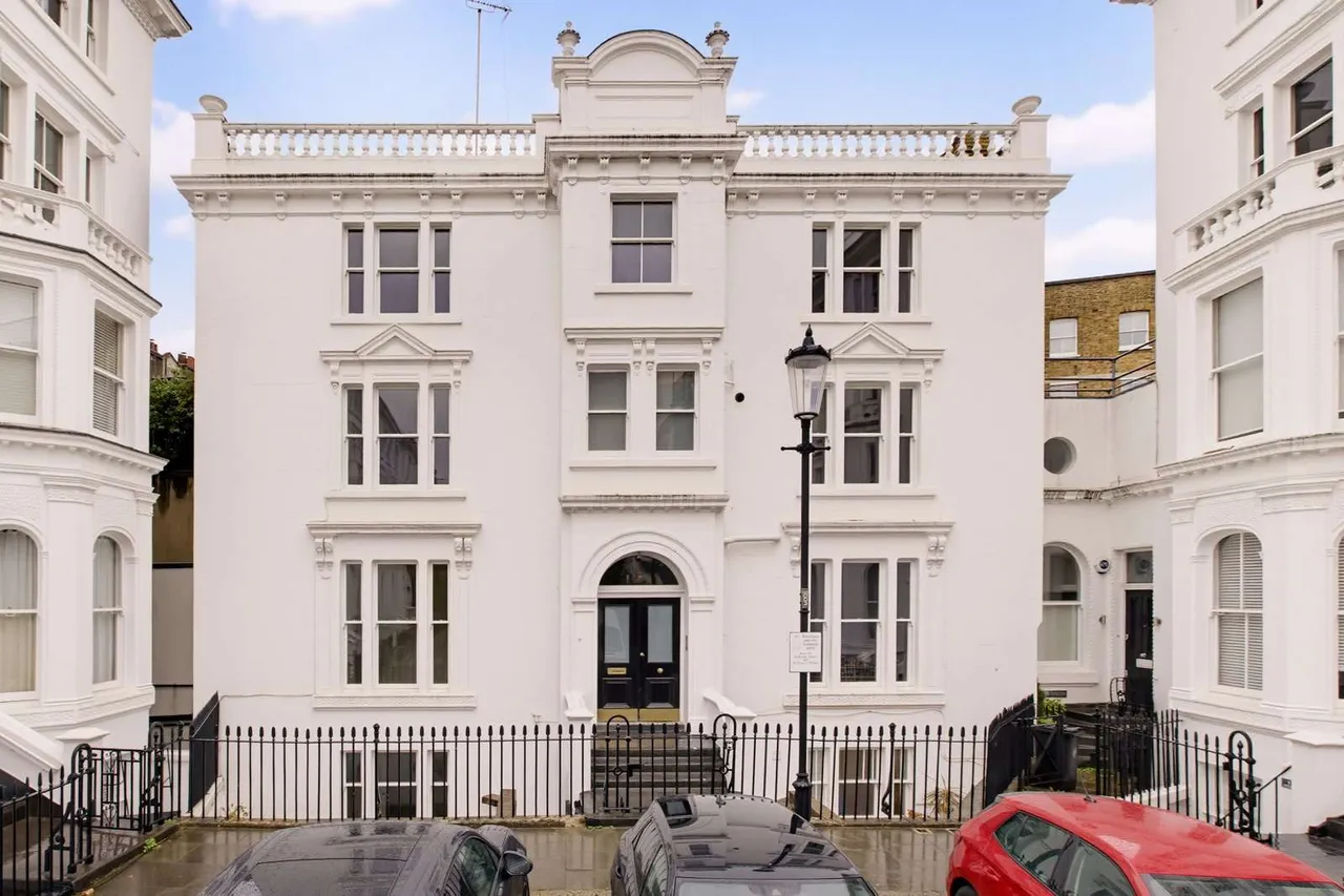 flat to rent — Strathmore Gardens, London, W8 4RZ