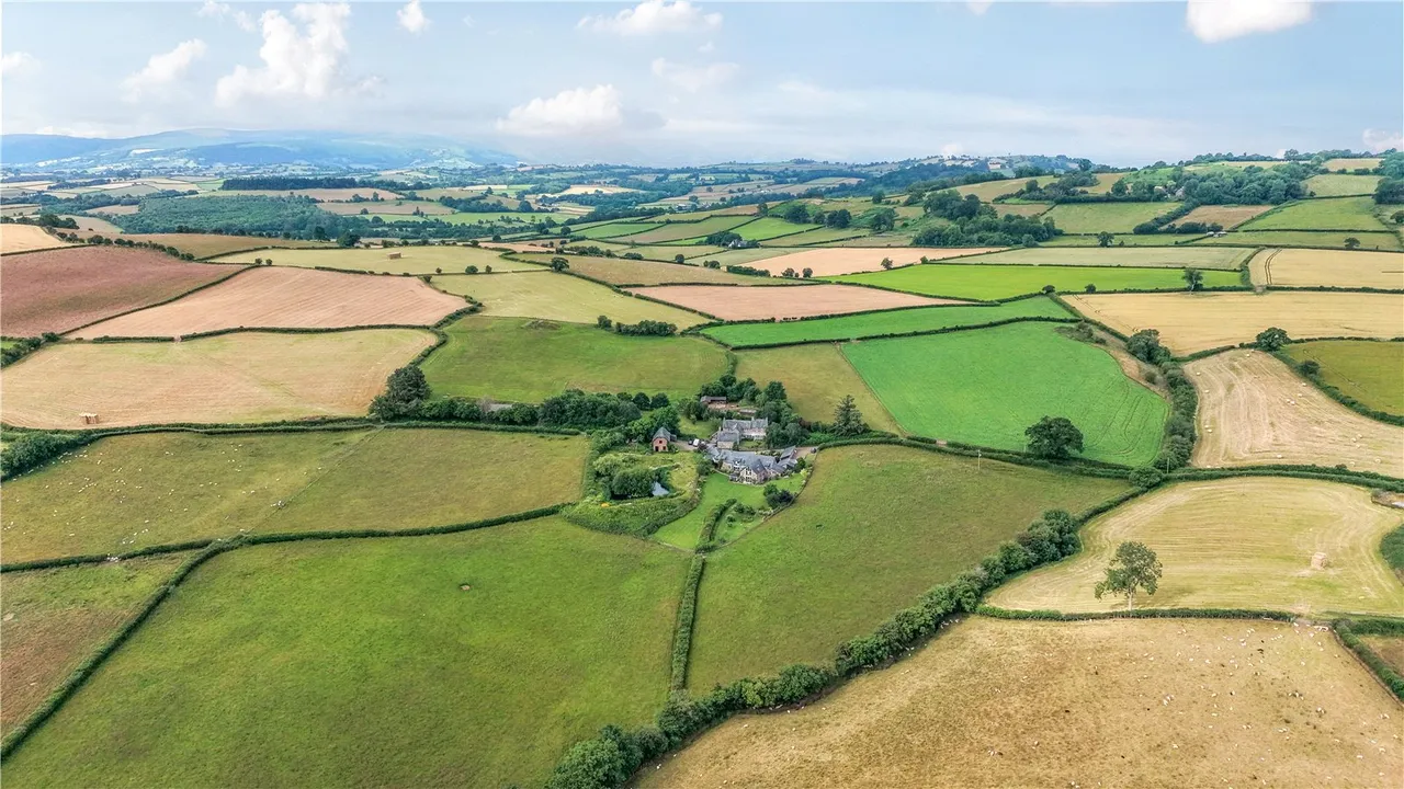 Llanfilo, Brecon, Powys, LD3 0RG, photo 46