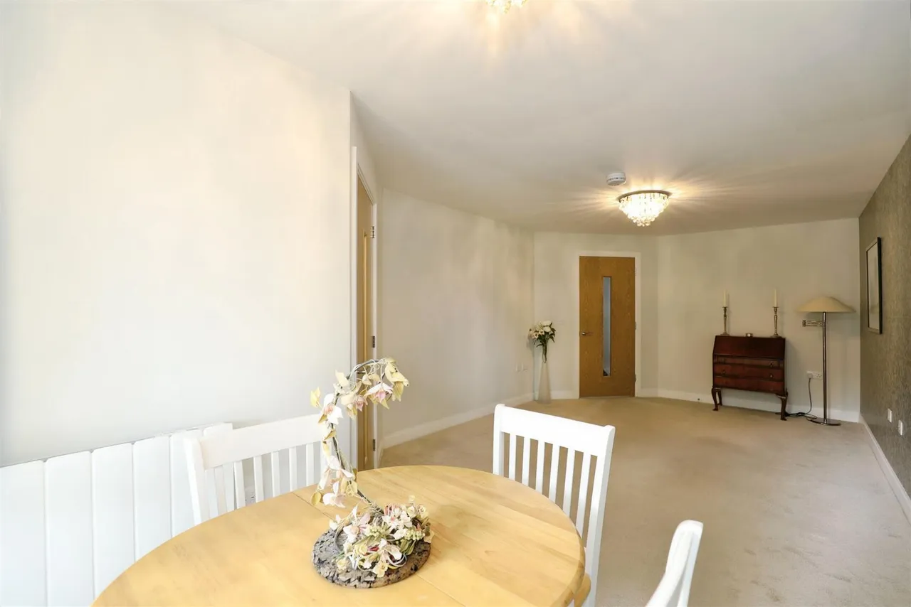 Cedar Avenue, Alsager, ST7, photo 17