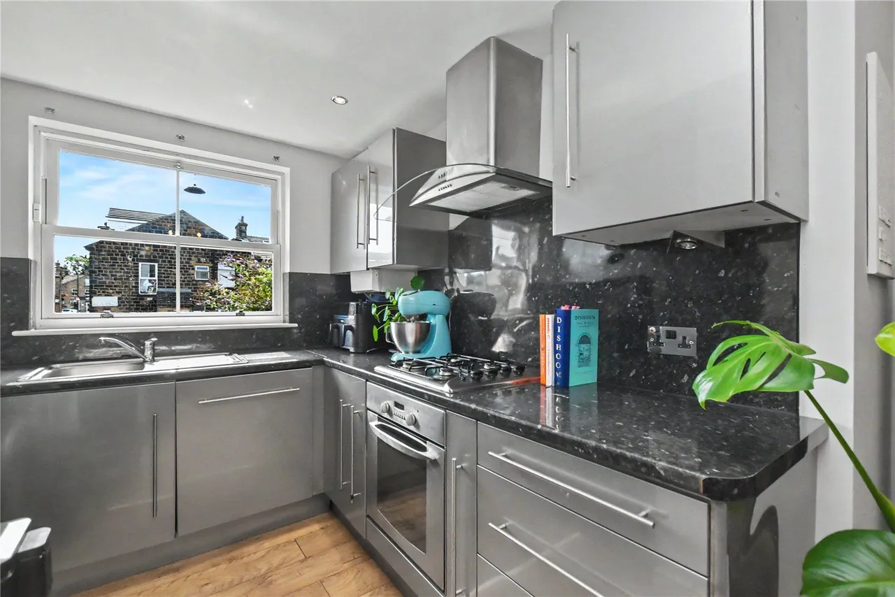 Carlton Terrace, Yeadon, LS19, photo 9