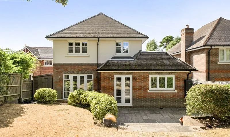 Warren Farm Close, Epsom, KT17, photo 21