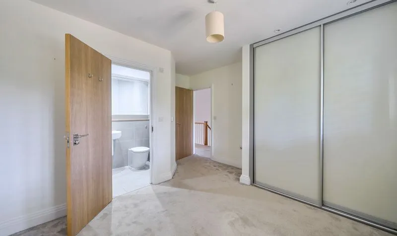Warren Farm Close, Epsom, KT17, photo 10