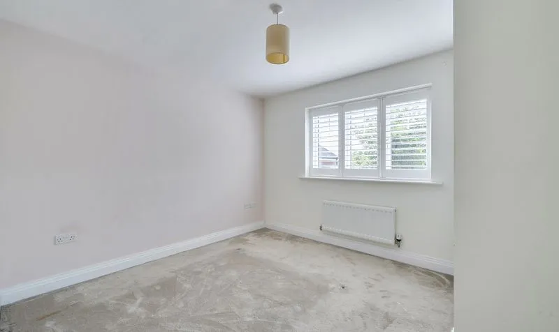 Warren Farm Close, Epsom, KT17, photo 13