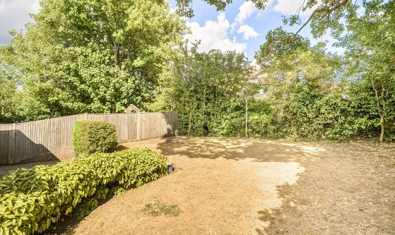 Warren Farm Close, Epsom, KT17, photo 4