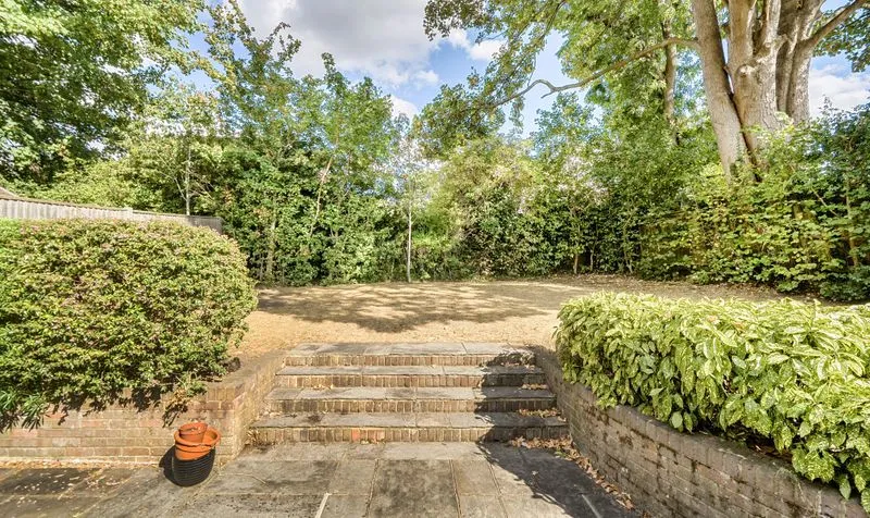 Warren Farm Close, Epsom, KT17, photo 19