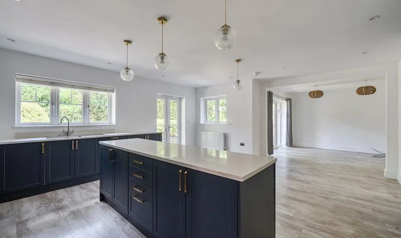 Warren Farm Close, Epsom, KT17, photo 2