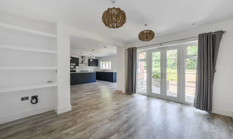 Warren Farm Close, Epsom, KT17, photo 3