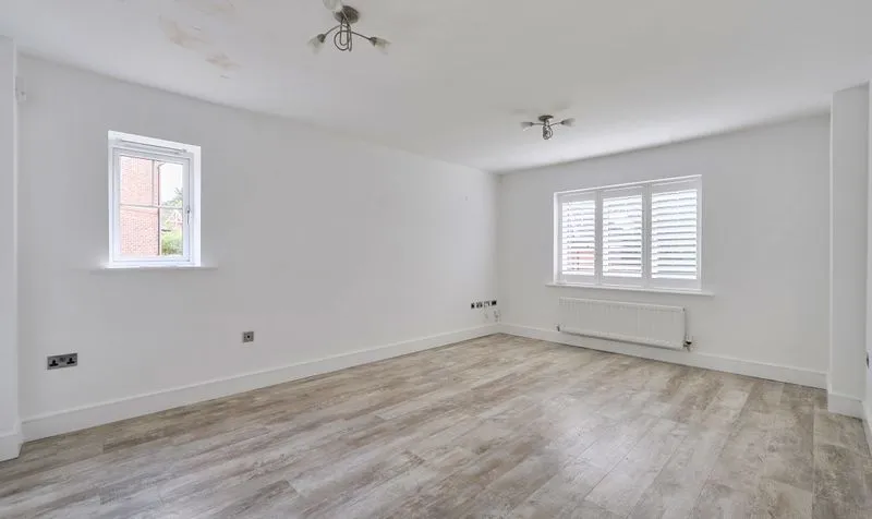 Warren Farm Close, Epsom, KT17, photo 12