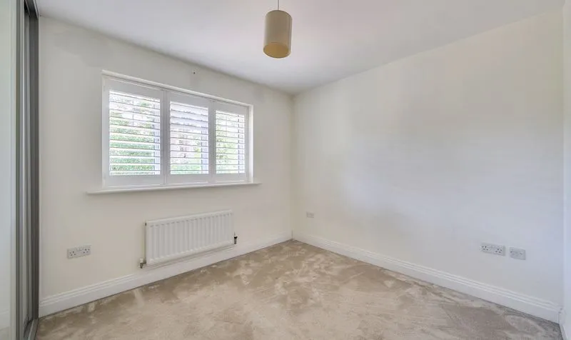 Warren Farm Close, Epsom, KT17, photo 14