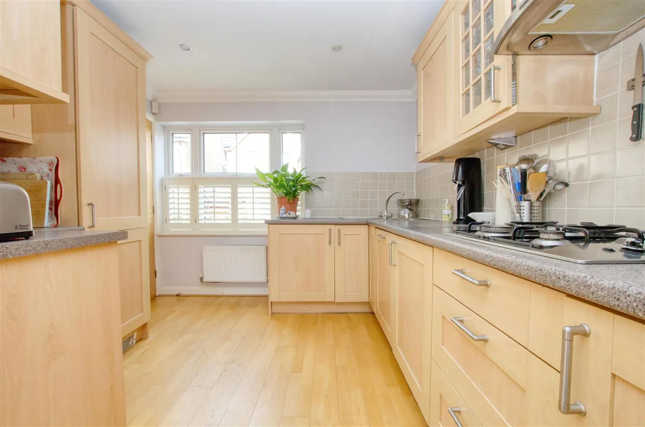 Lyons Place, Hedge End, Southampton, SO30 0JB, photo 9