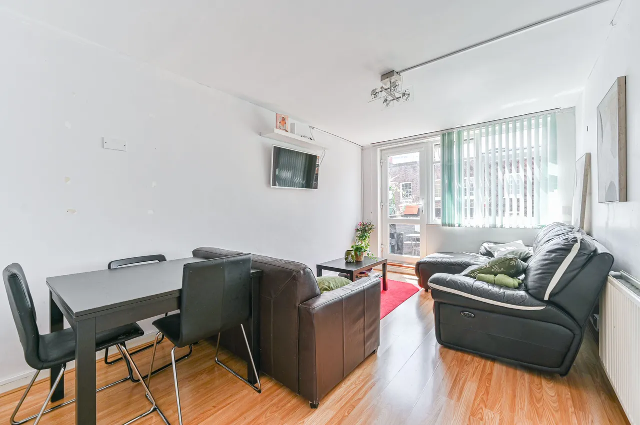 1 bed flat to rent — 19 Anthony Cope Court, Chart Street, London