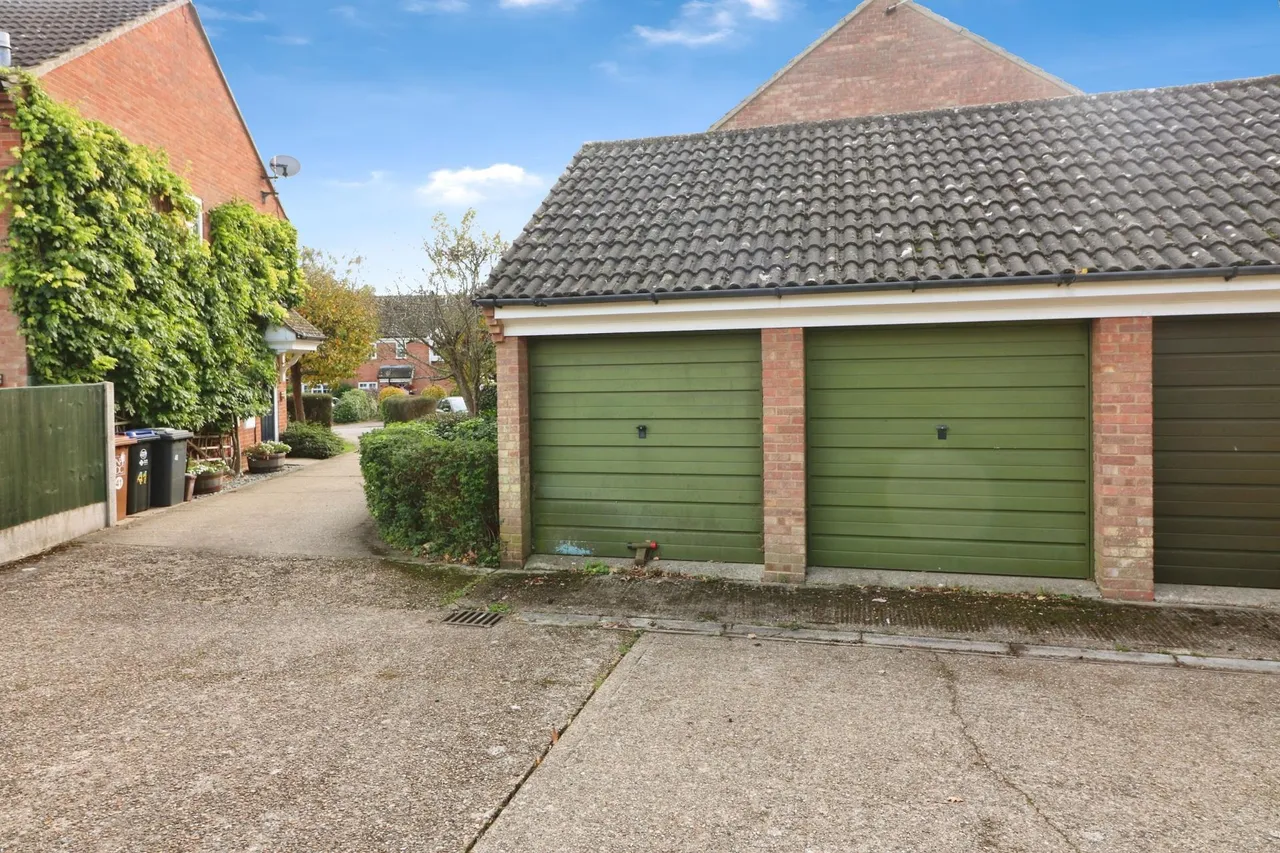 Garage At Old School Close, Codicote, photo 3