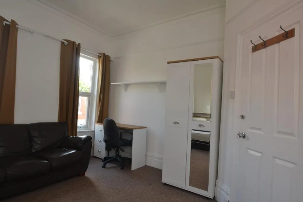 Albion Road, Fallowfield, M14, photo 5