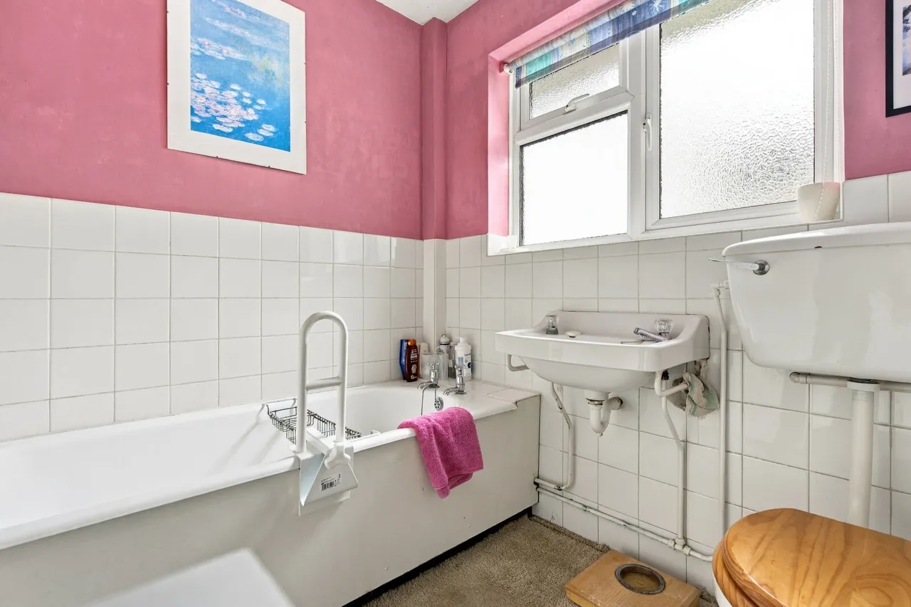Bottom Road, High Wycombe, HP14, photo 16