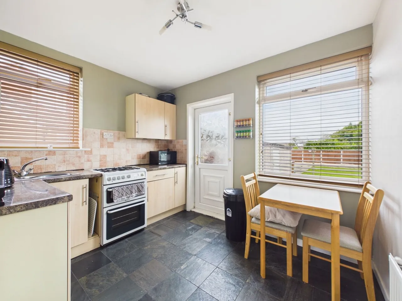 Scott Green Crescent, Gildersome, LS27, photo 2