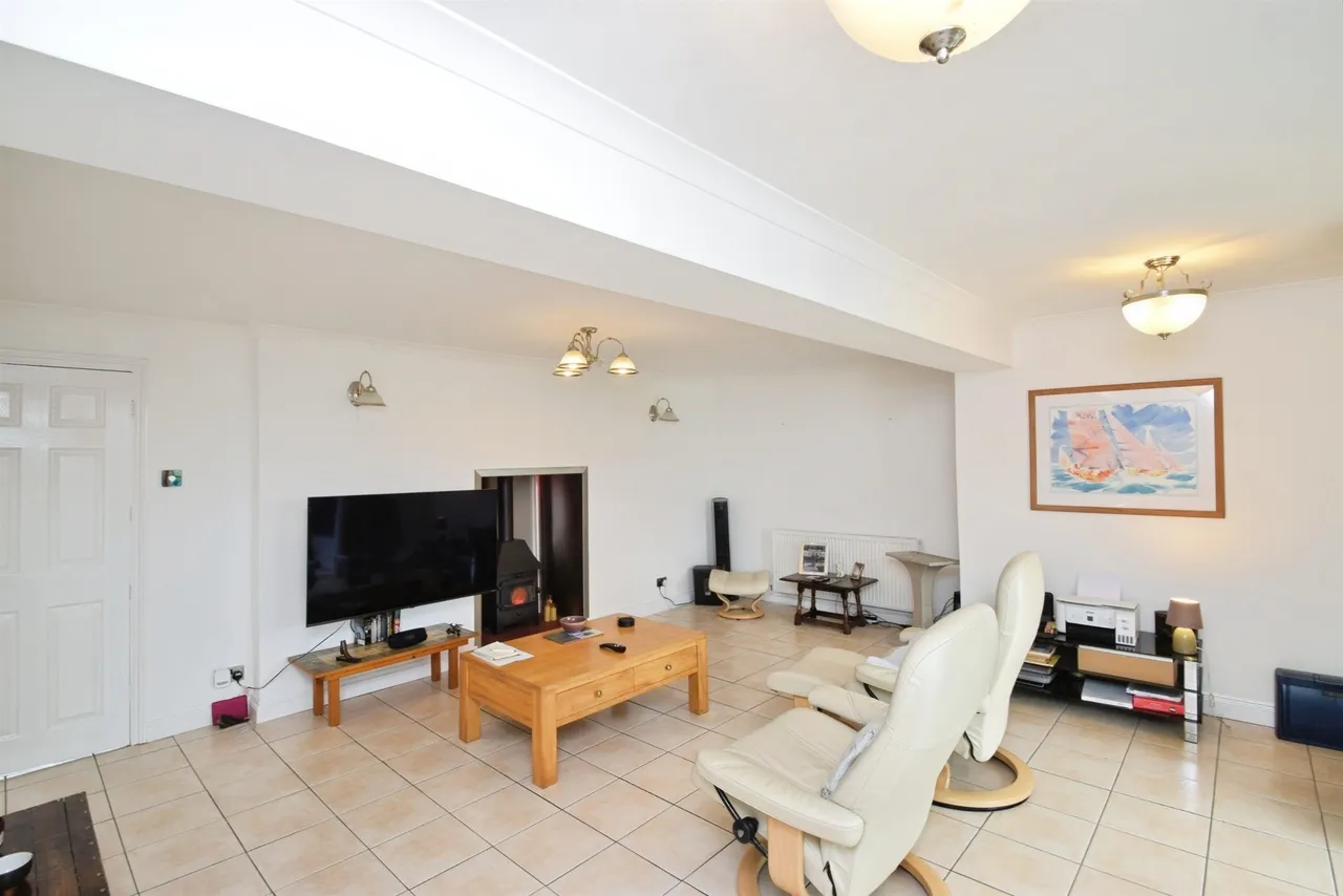 Bodfuan LLANELLI, SA14, photo 4
