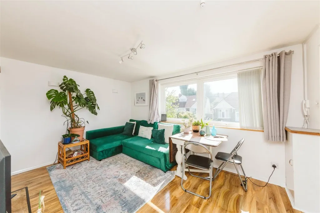 2 bed flat for sale — 5c, Cairns Court, Cairns Road, Westbury Park, Bristol, BS6 7TL