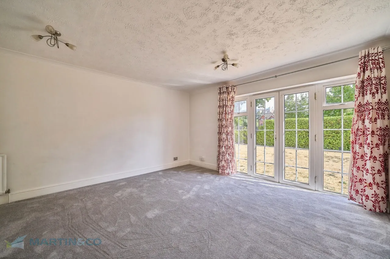 Woking, Surrey, photo 2