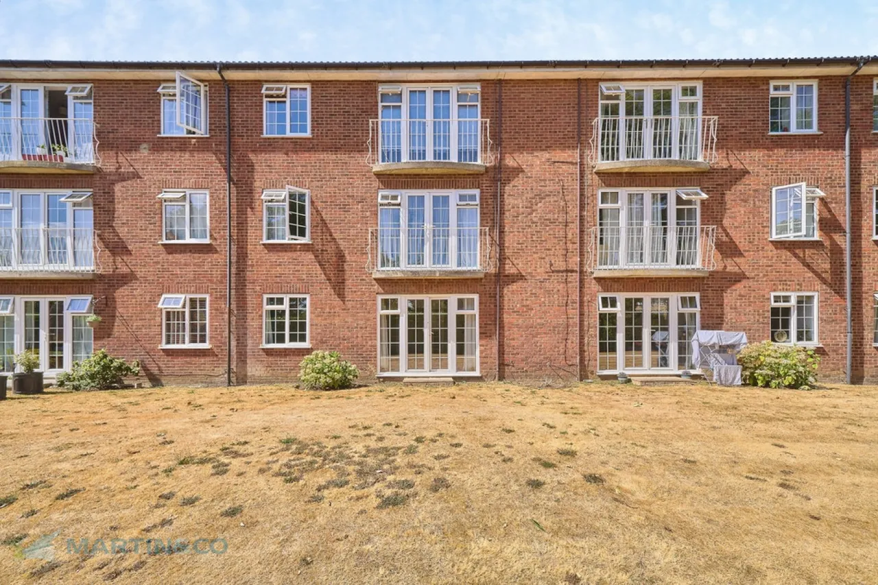 Woking, Surrey, photo 11