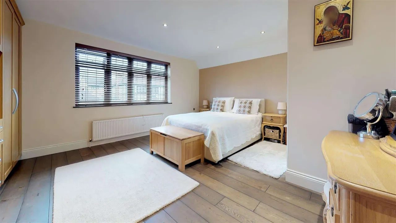 The Lindens, Loughton, photo 6