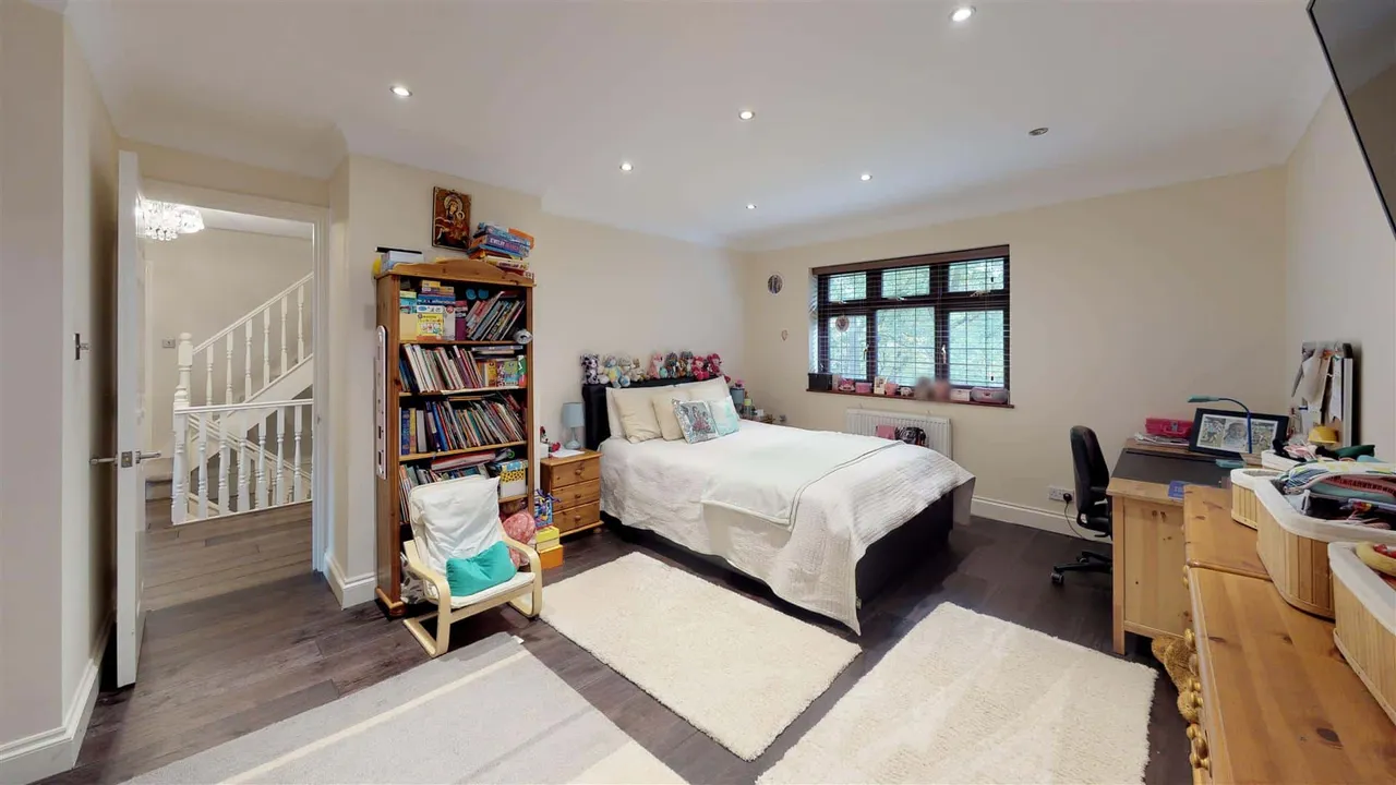 The Lindens, Loughton, photo 10