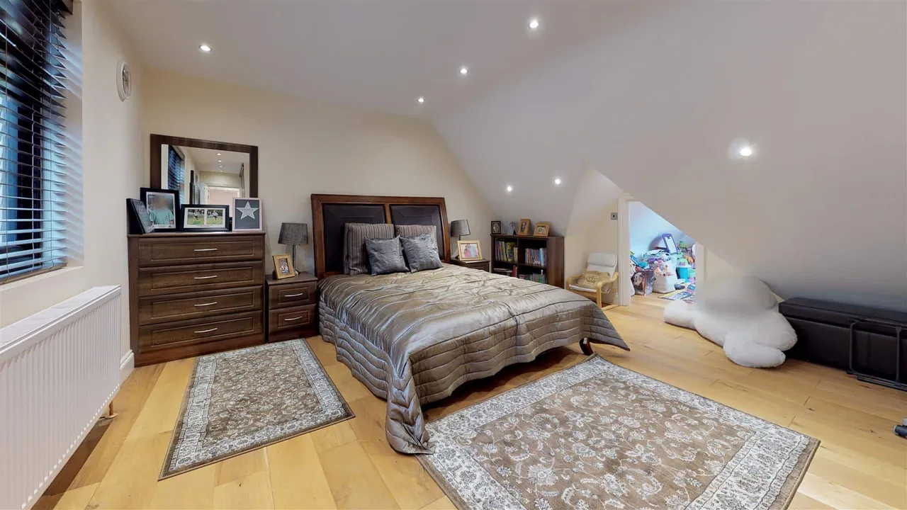 The Lindens, Loughton, photo 8