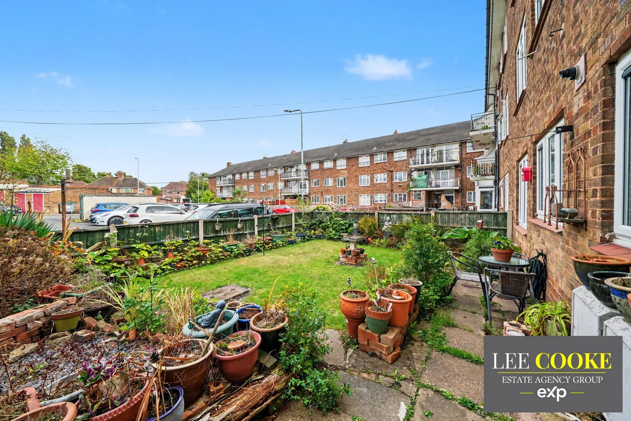 Queens Court, Off Cannock Road, Fallings Park, Wolverhampton, WV10 0RN, photo 5