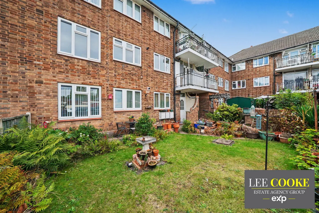 Queens Court, Off Cannock Road, Fallings Park, Wolverhampton, WV10 0RN, photo 4