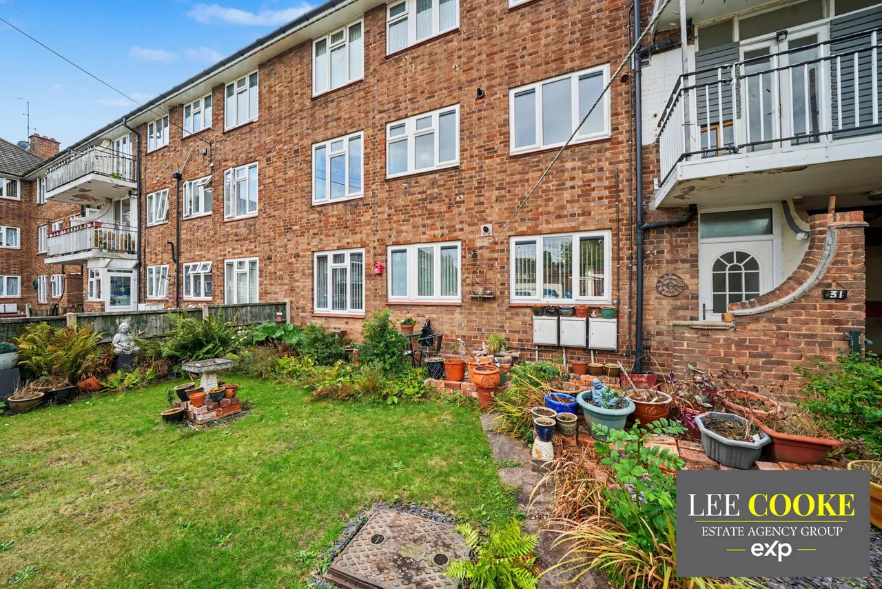 Queens Court, Off Cannock Road, Fallings Park, Wolverhampton, WV10 0RN, photo 2