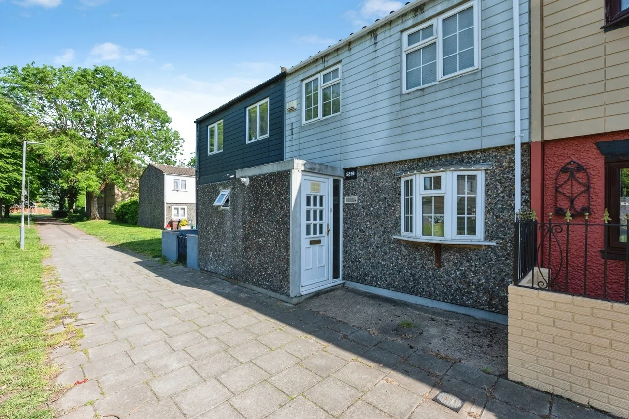 2 bed house for sale — Viola Close, South Ockendon, Essex, RM15