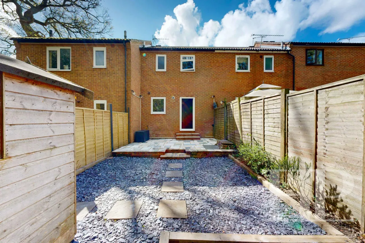 Greenways Walk, Crawley, RH11, photo 13