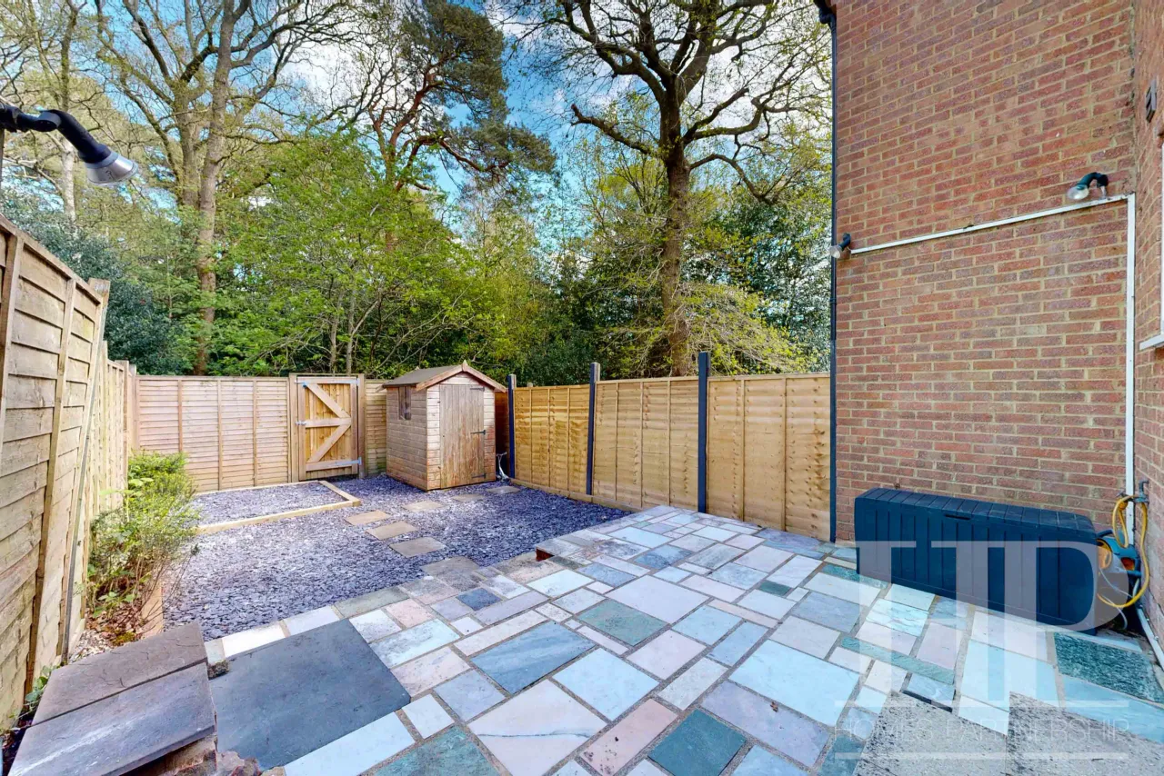 Greenways Walk, Crawley, RH11, photo 9