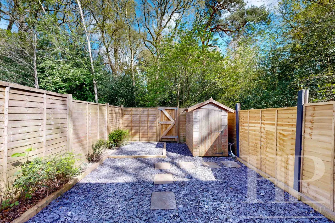 2 bed house for sale, Greenways Walk, Crawley, RH11
